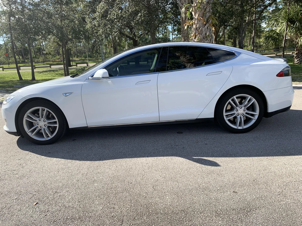 2013 Tesla Model S - Image 18 of 31