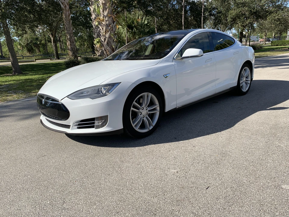 2013 Tesla Model S - Image 15 of 31