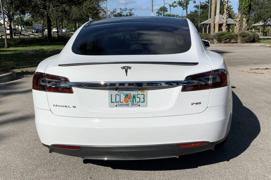 2013 Tesla Model S - Image 5 of 31