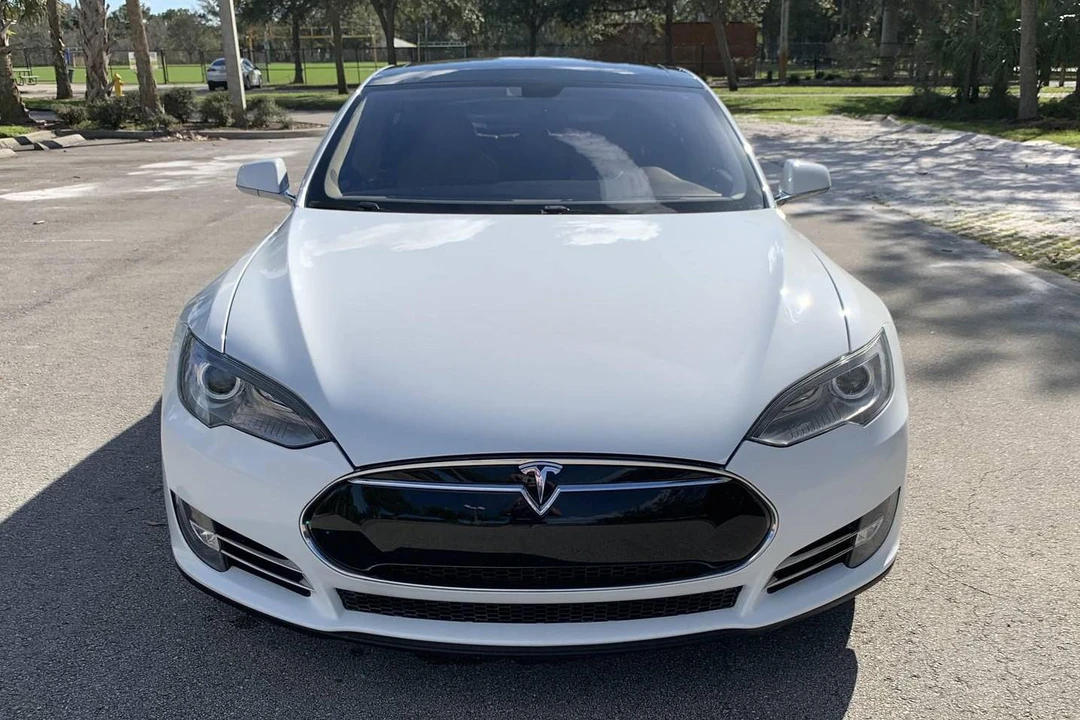 2013 Tesla Model S - Image 2 of 31
