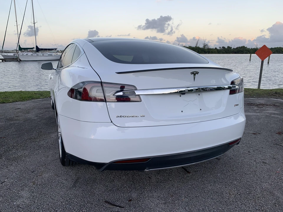 2013 Tesla Model S - Image 27 of 31