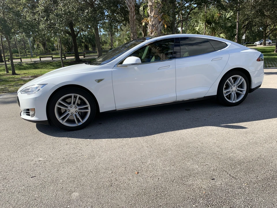 2013 Tesla Model S - Image 3 of 31