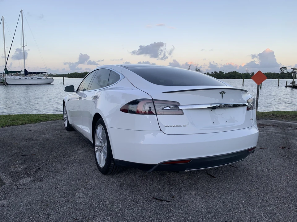 2013 Tesla Model S - Image 24 of 31