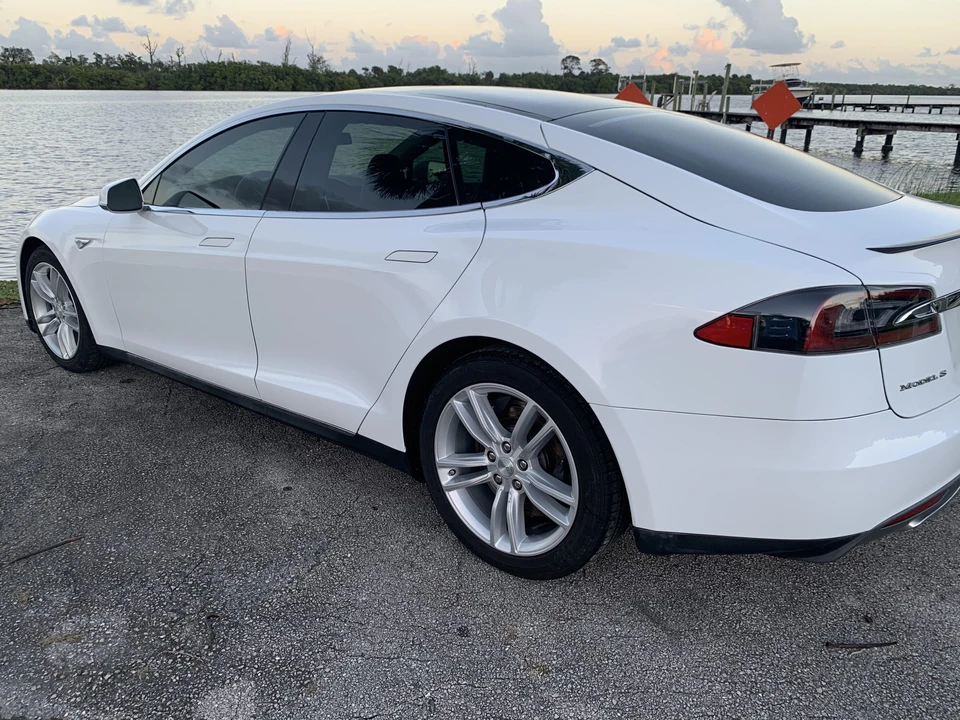 2013 Tesla Model S - Image 21 of 31