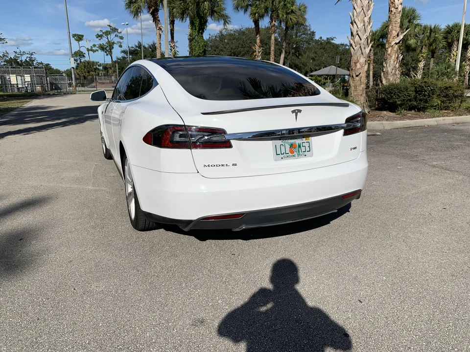 2013 Tesla Model S - Image 26 of 31