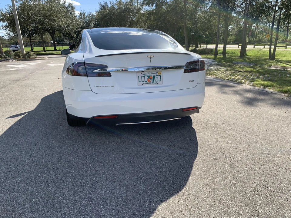 2013 Tesla Model S - Image 28 of 31