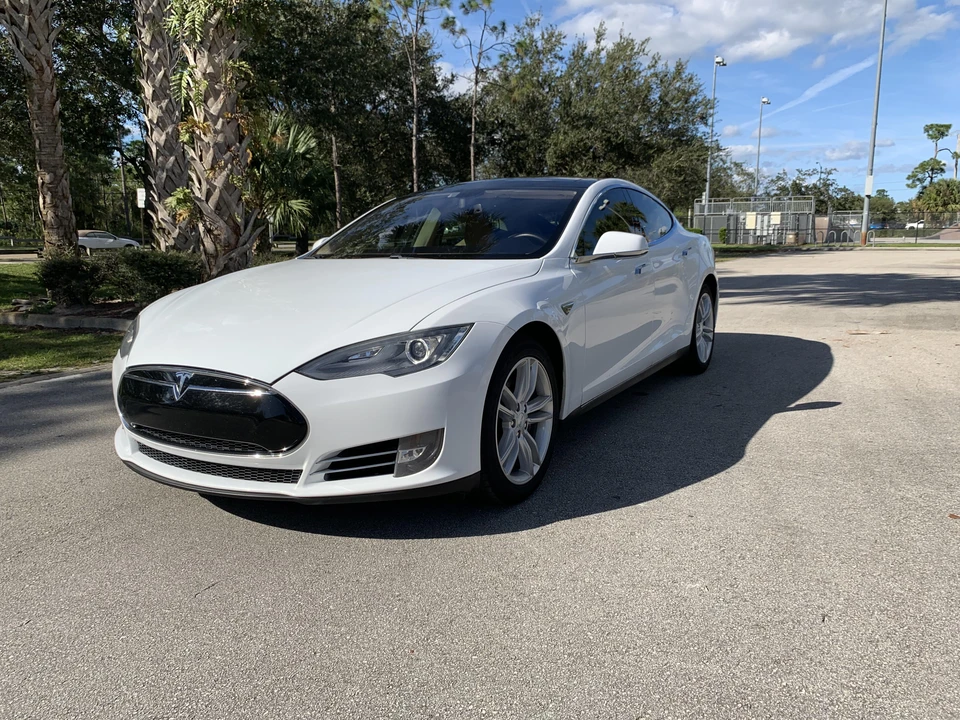 2013 Tesla Model S - Image 13 of 31