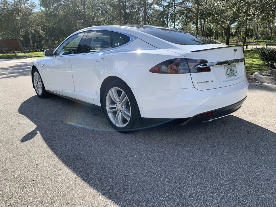 2013 Tesla Model S - Image 22 of 31