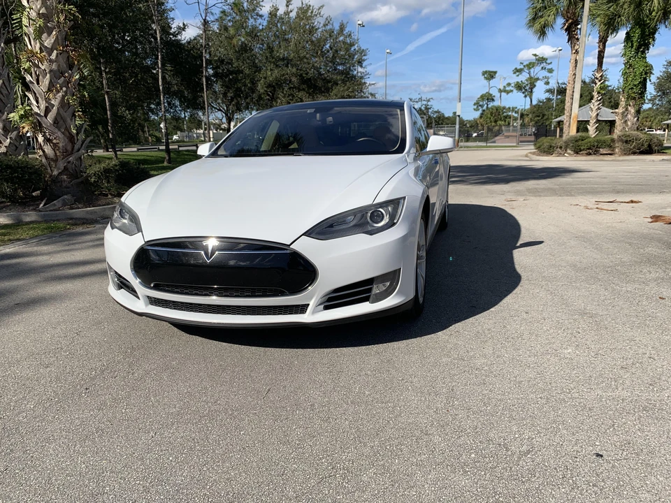 2013 Tesla Model S - Image 11 of 31