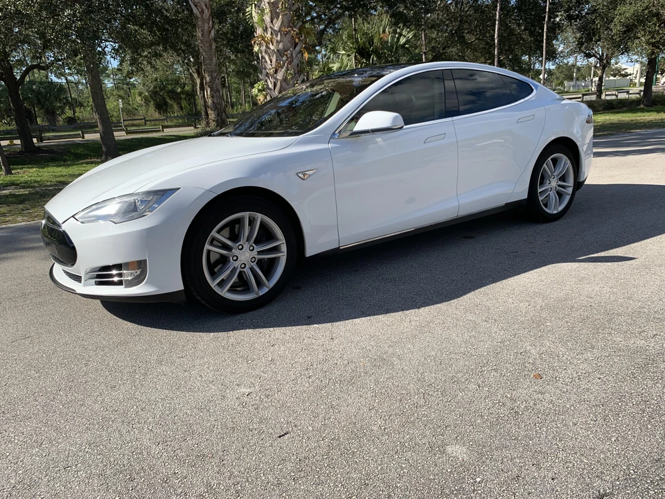 2013 Tesla Model S - Image 17 of 31