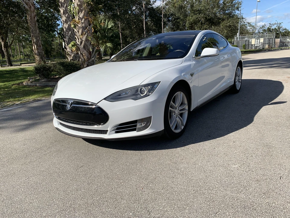 2013 Tesla Model S - Image 14 of 31
