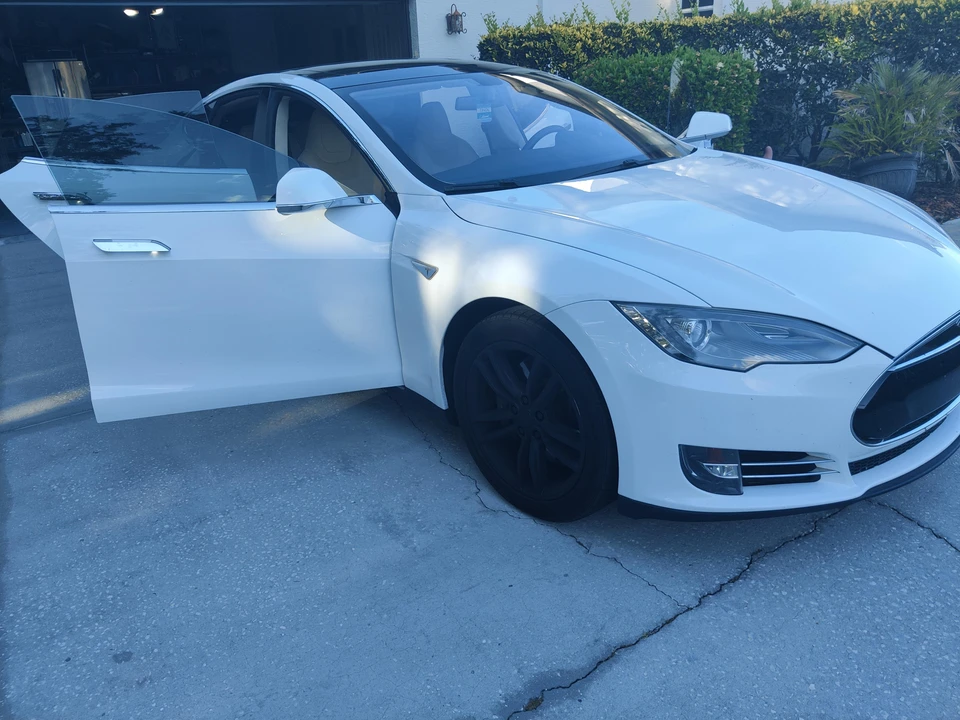 2013 Tesla Model S - Image 20 of 31