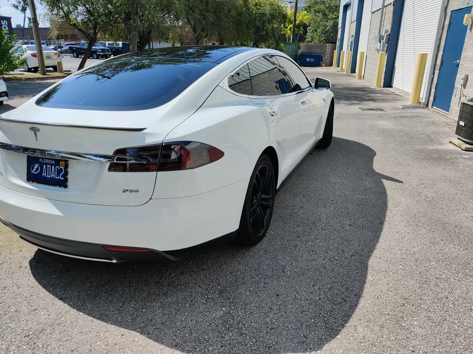 2013 Tesla Model S - Image 16 of 31