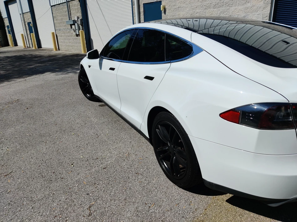 2013 Tesla Model S - Image 15 of 31