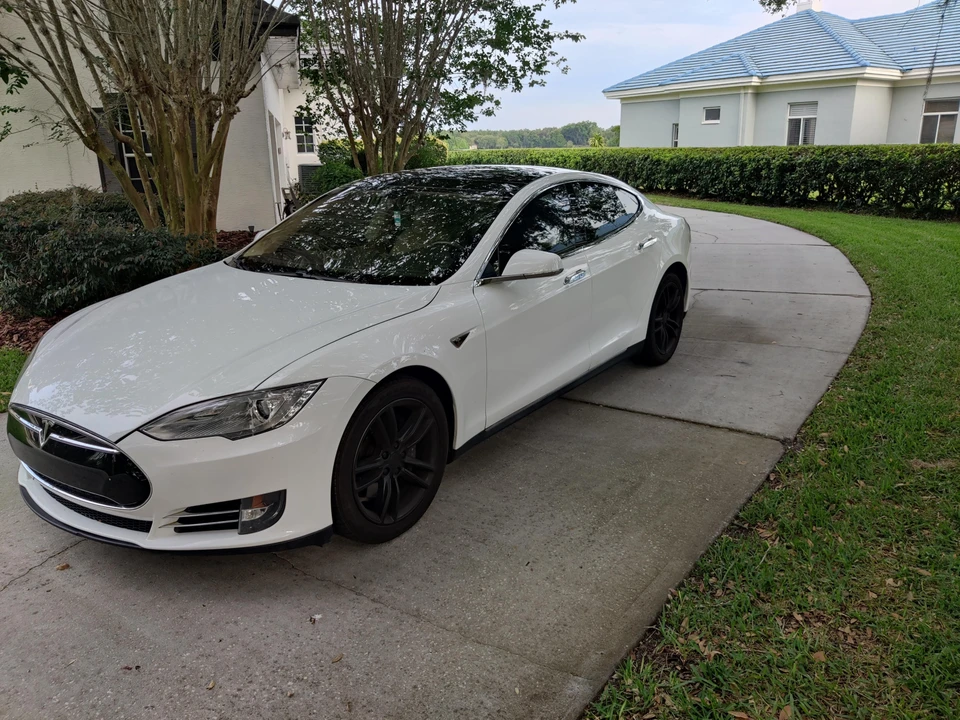2013 Tesla Model S - Image 8 of 31