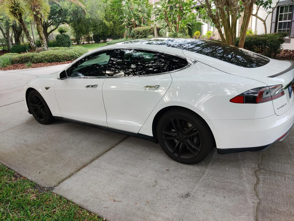2013 Tesla Model S - Image 11 of 31