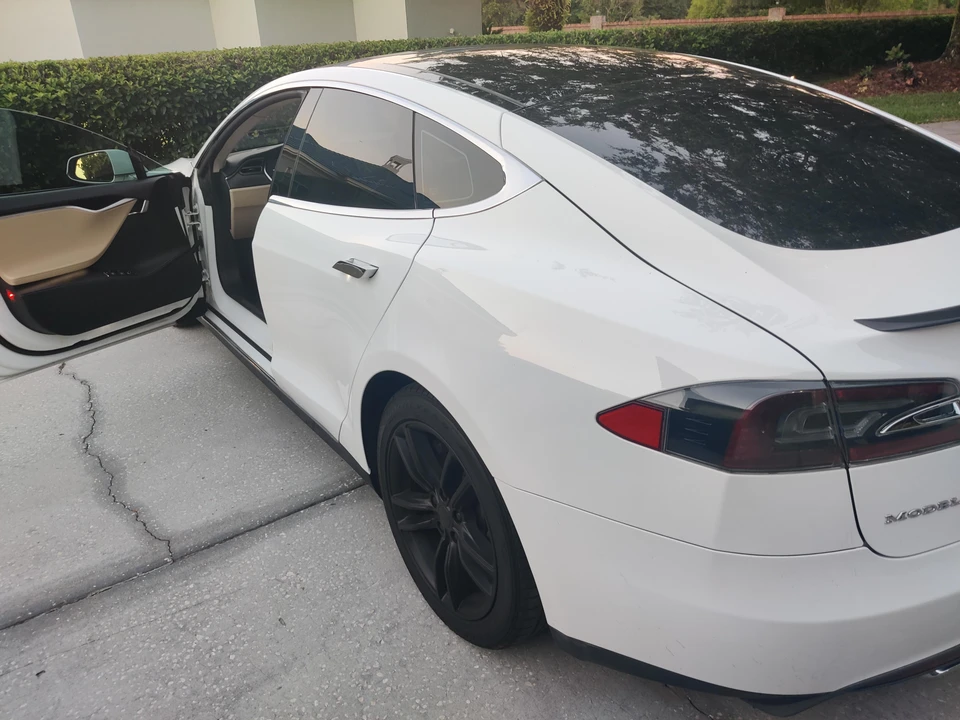 2013 Tesla Model S - Image 13 of 31