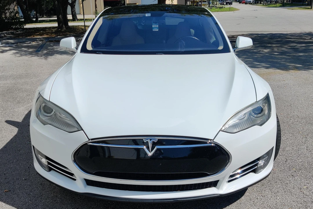 2013 Tesla Model S - Image 2 of 31