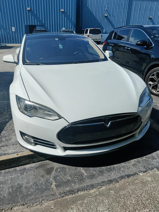 2013 Tesla Model S - Image 23 of 31