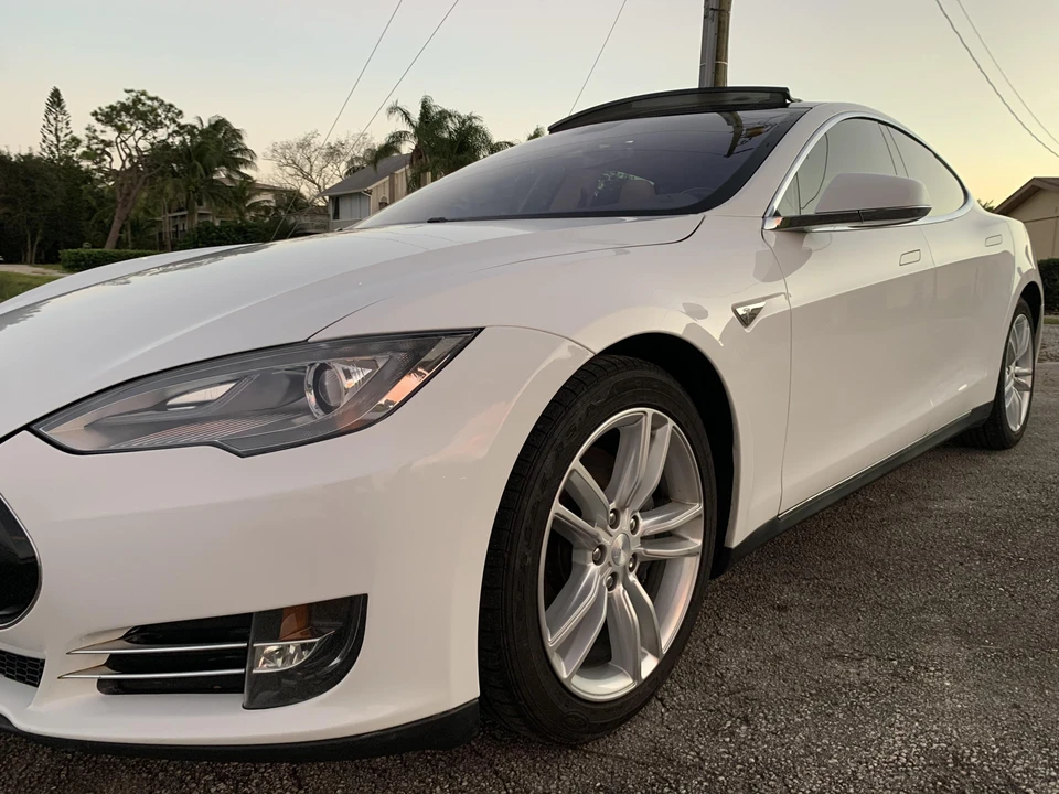 2013 Tesla Model S - Image 16 of 31