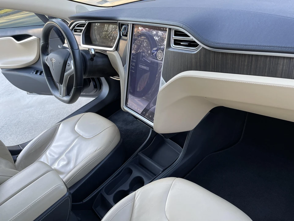 2013 Tesla Model S - Image 26 of 31