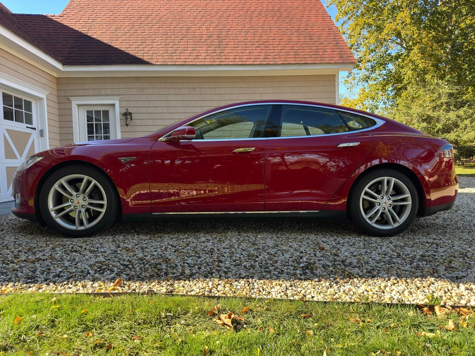 2013 Tesla Model S - Image 13 of 31