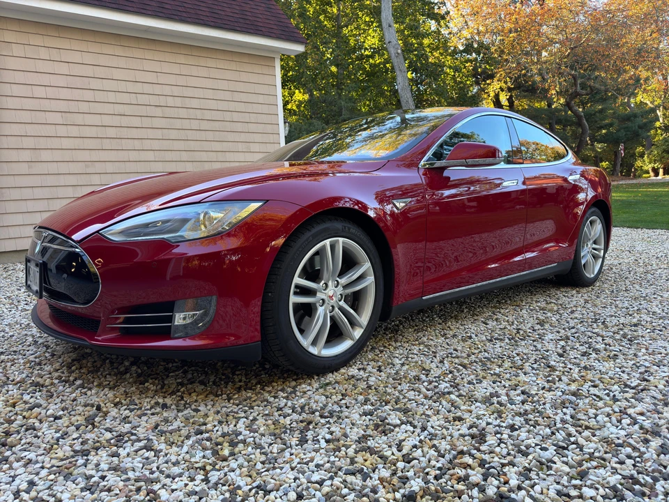 2013 Tesla Model S - Image 11 of 31
