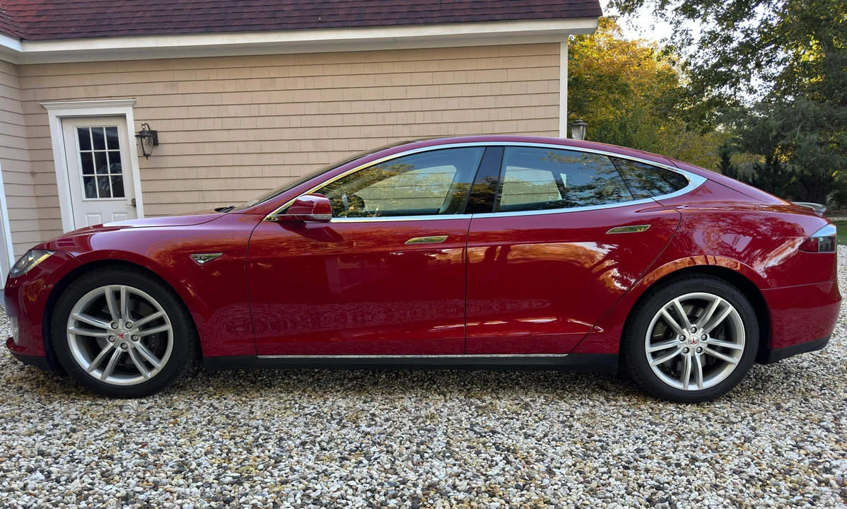 2013 Tesla Model S - Image 12 of 31