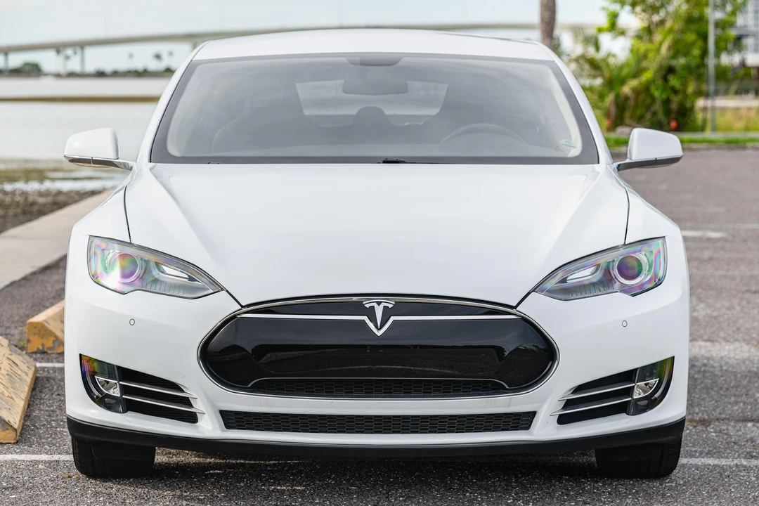 2013 Tesla Model S - Image 2 of 31