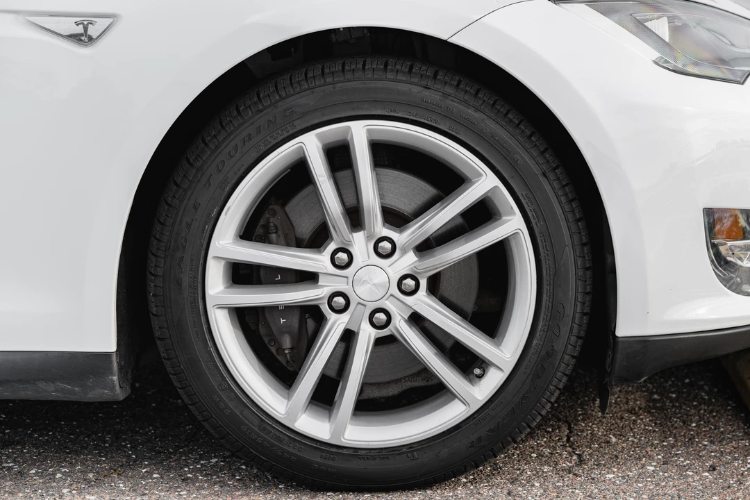 2013 Tesla Model S - Image 22 of 31