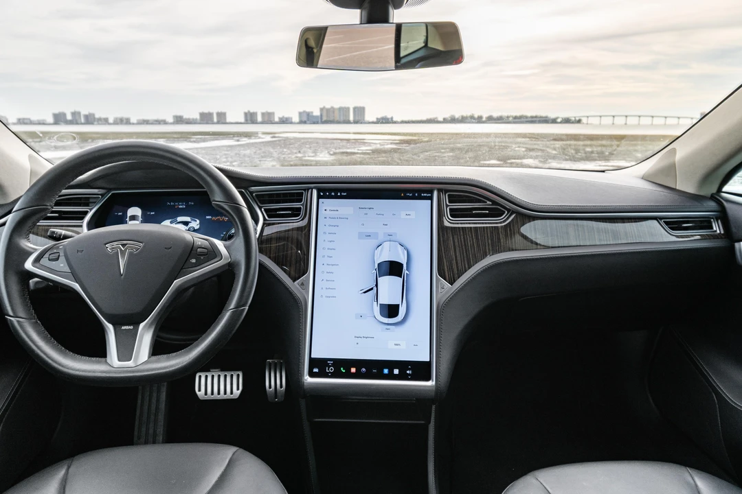 2013 Tesla Model S - Image 23 of 31