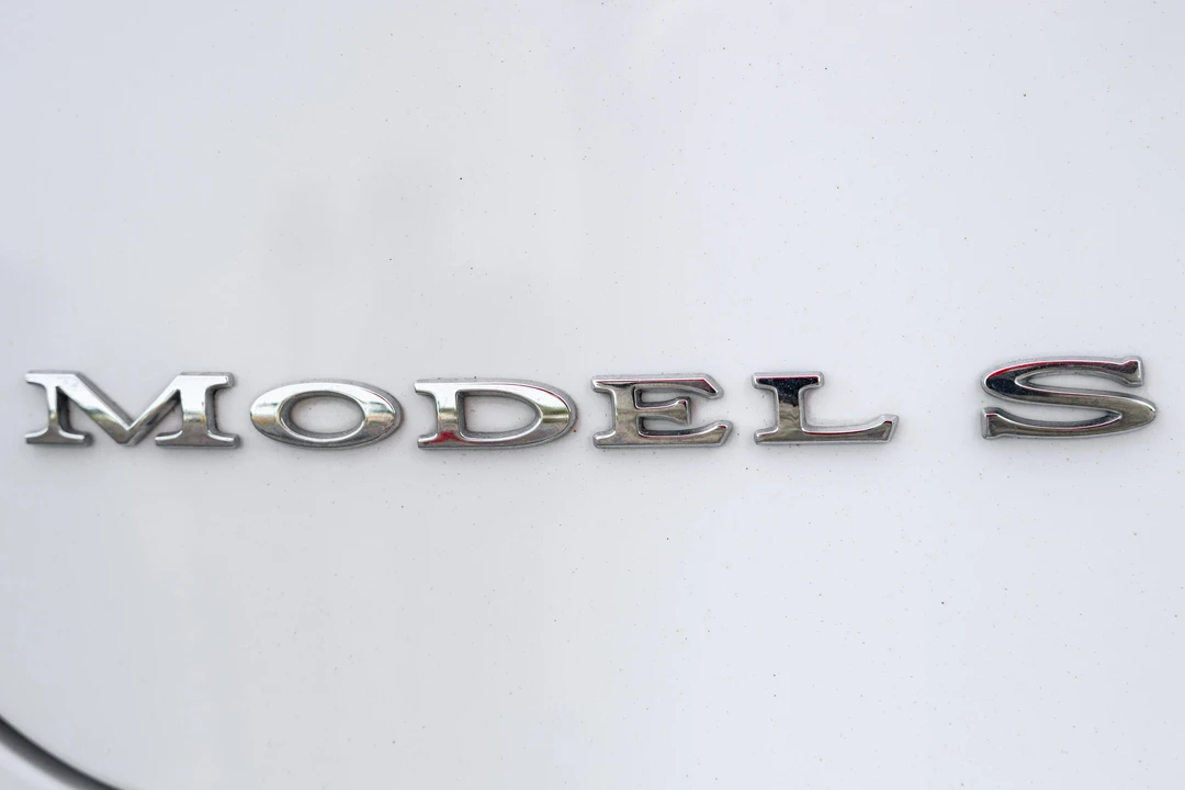 2013 Tesla Model S - Image 16 of 31