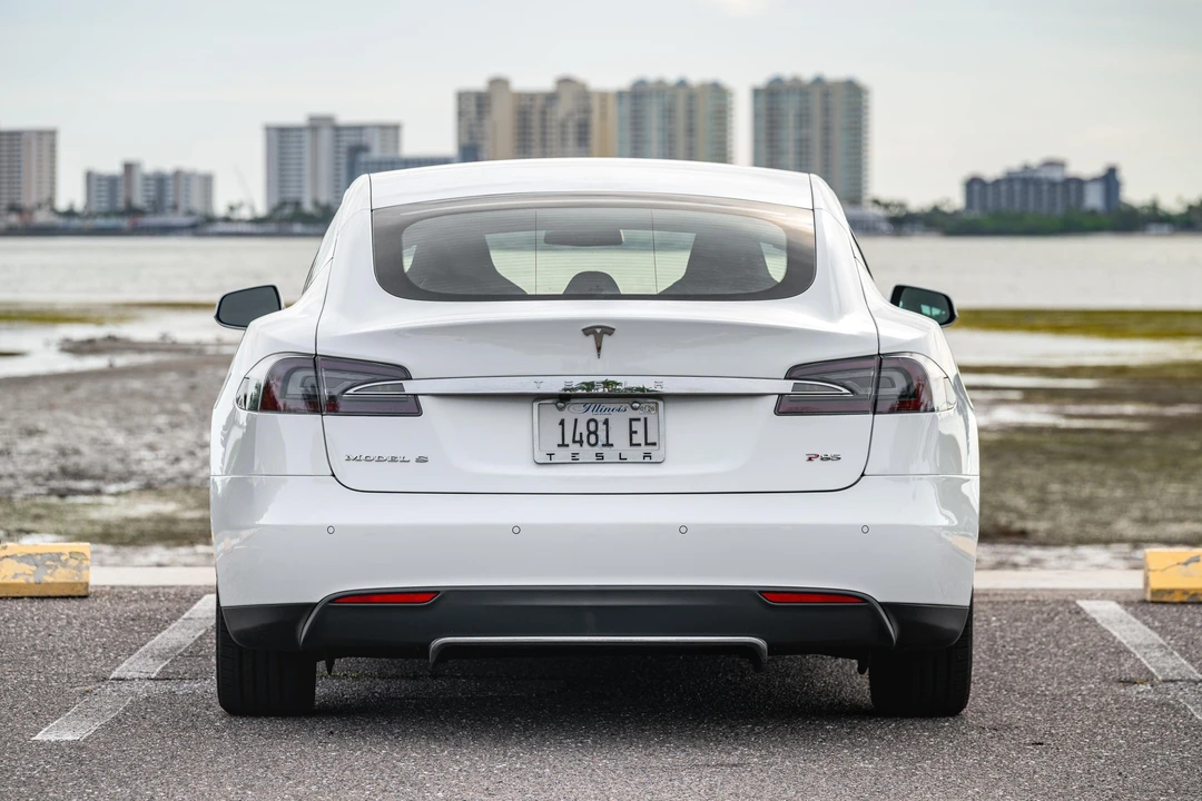 2013 Tesla Model S - Image 5 of 31