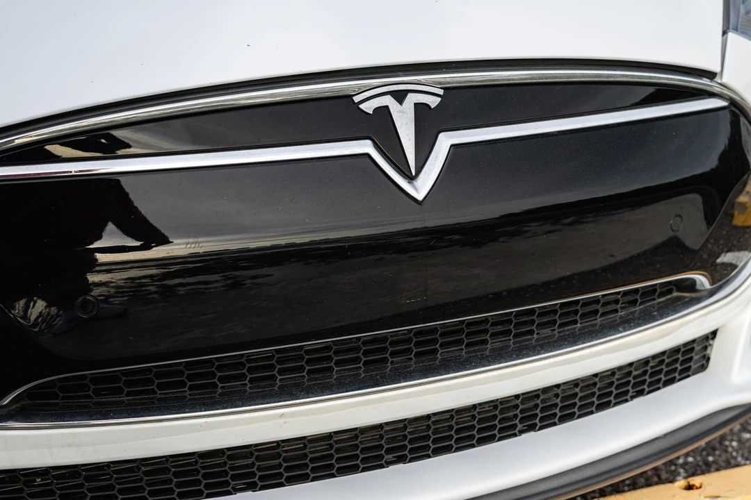 2013 Tesla Model S - Image 11 of 31