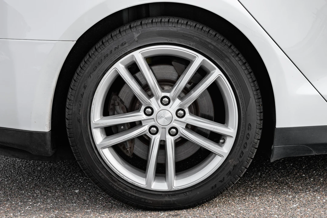2013 Tesla Model S - Image 21 of 31