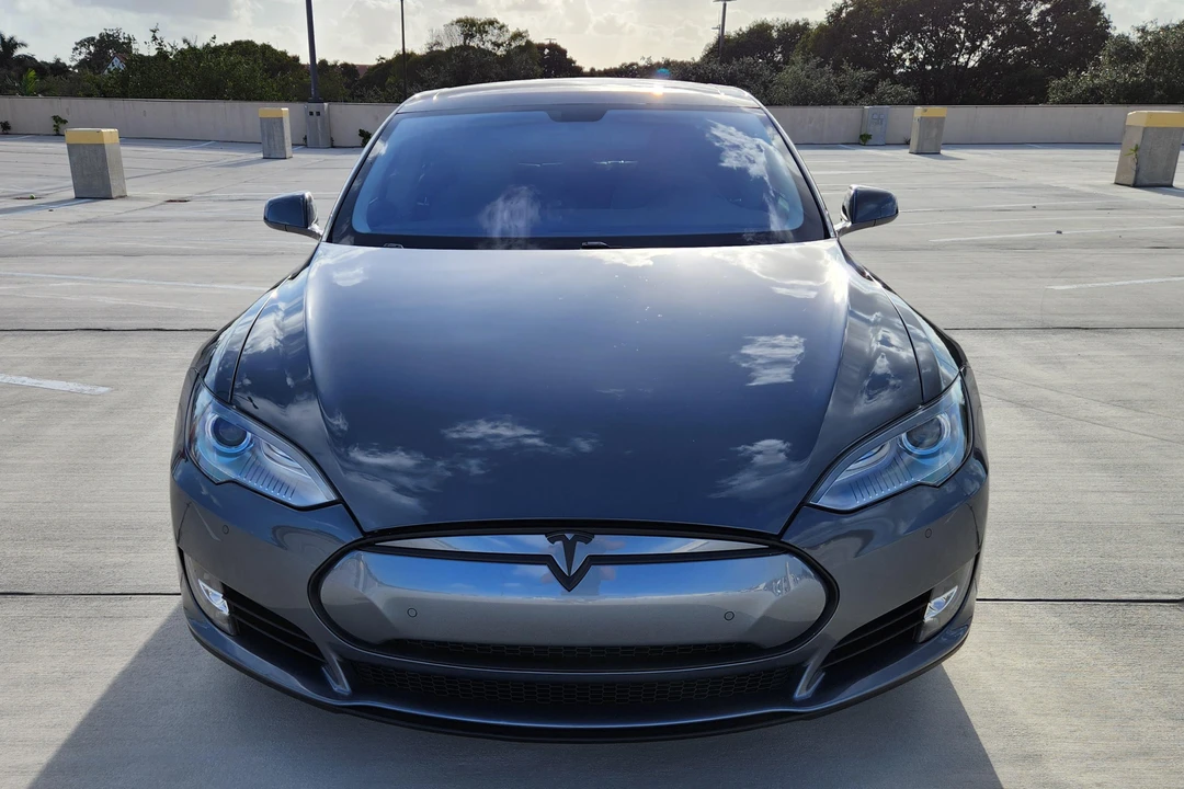 2013 Tesla Model S - Image 2 of 31