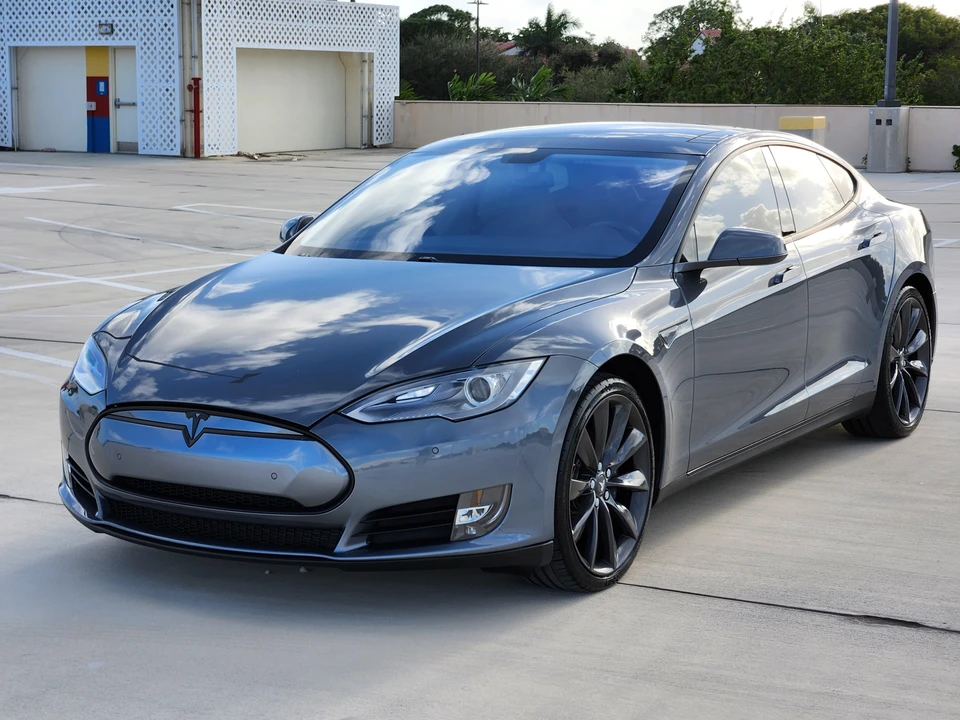 2013 Tesla Model S - Image 8 of 31