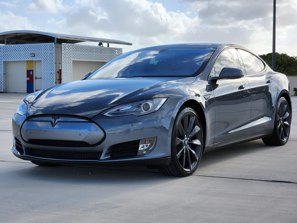 2013 Tesla Model S - Image 10 of 31