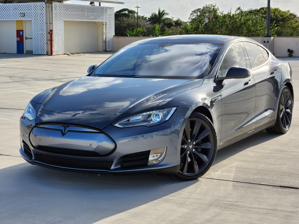 2013 Tesla Model S - Image 9 of 31