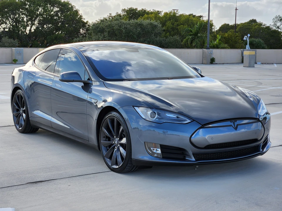 2013 Tesla Model S - Image 19 of 31