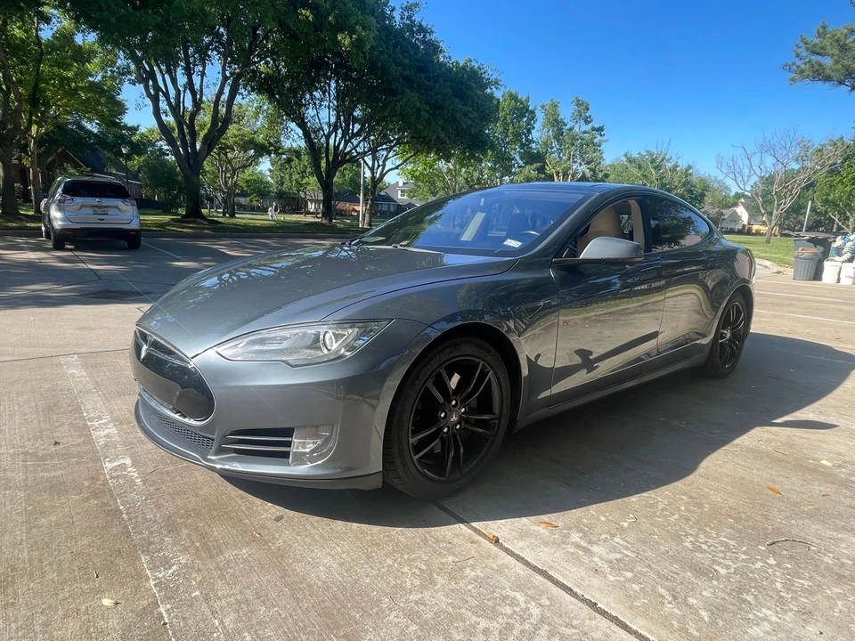 2013 Tesla Model S - Image 10 of 31