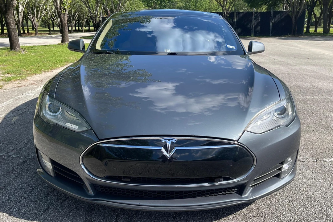 2013 Tesla Model S - Image 2 of 31