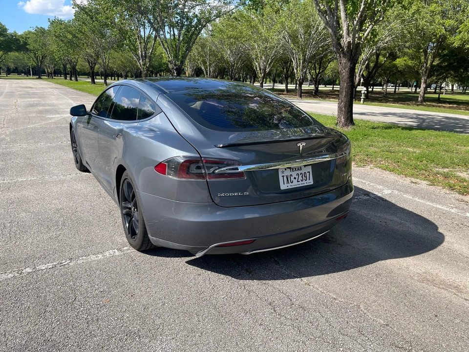 2013 Tesla Model S - Image 19 of 31