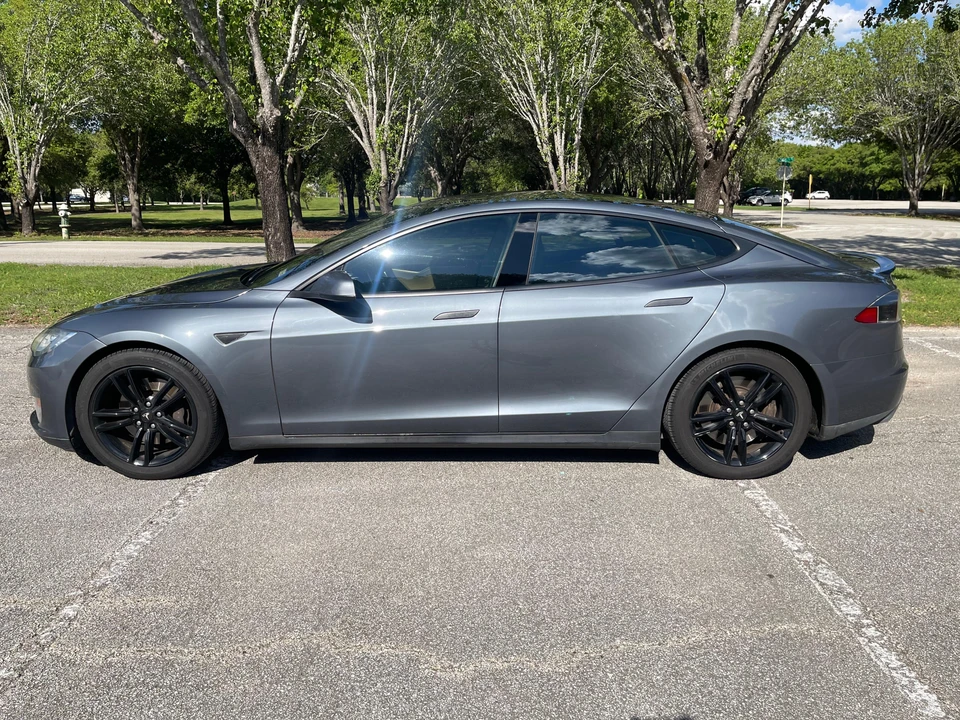2013 Tesla Model S - Image 14 of 31