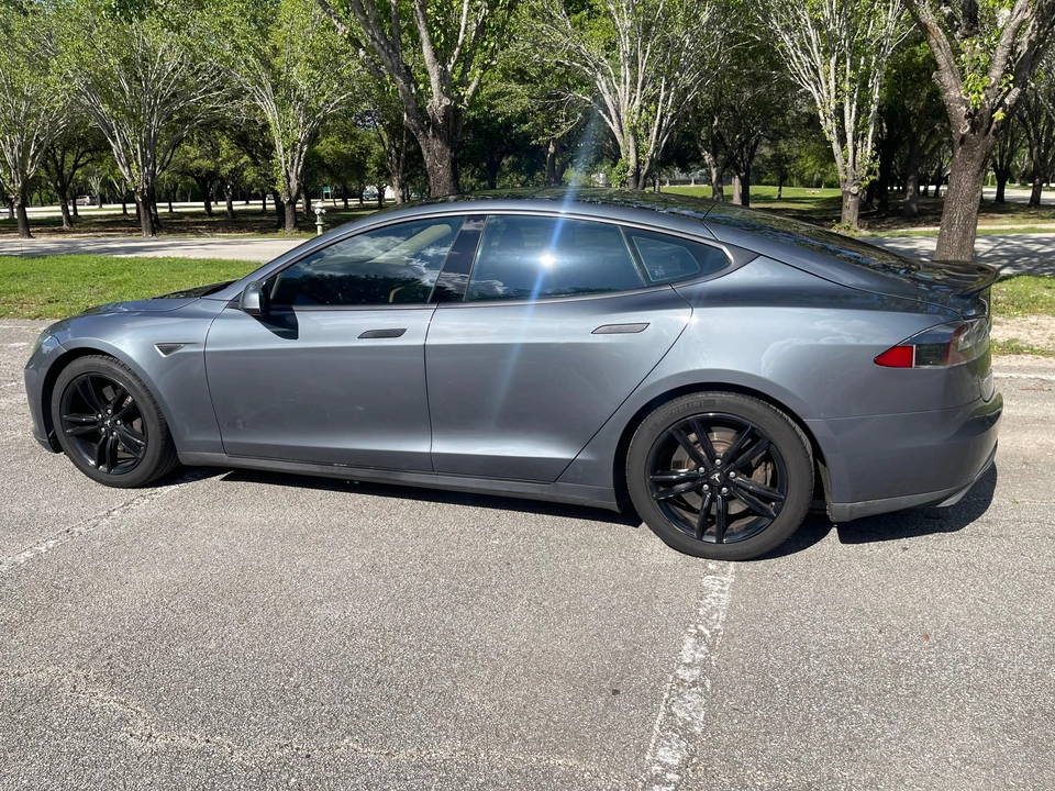 2013 Tesla Model S - Image 16 of 31