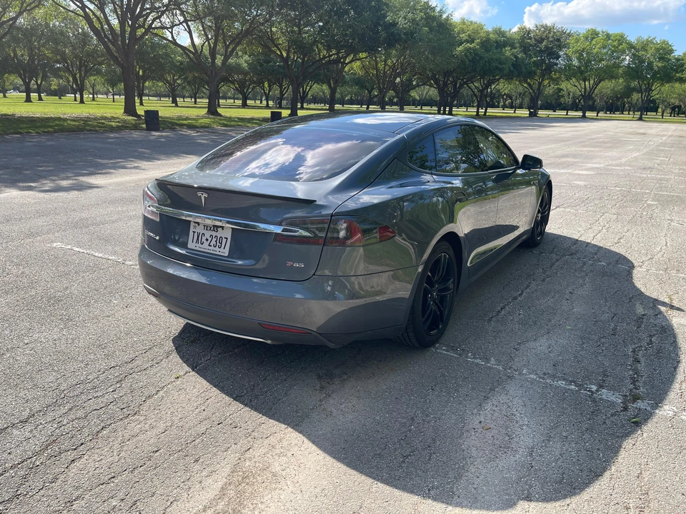 2013 Tesla Model S - Image 24 of 31