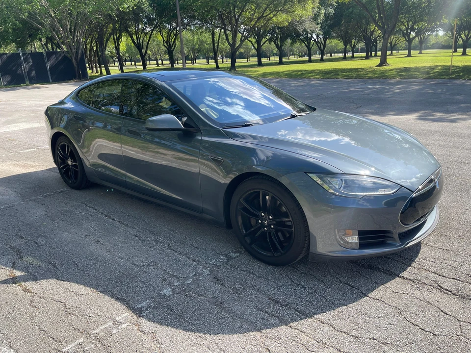 2013 Tesla Model S - Image 29 of 31