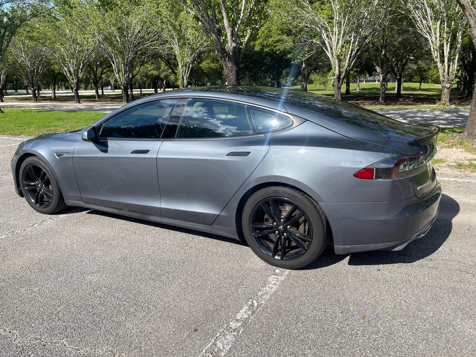 2013 Tesla Model S - Image 17 of 31