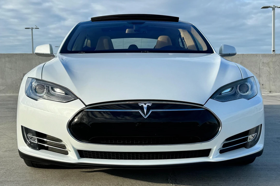 2013 Tesla Model S - Image 2 of 31