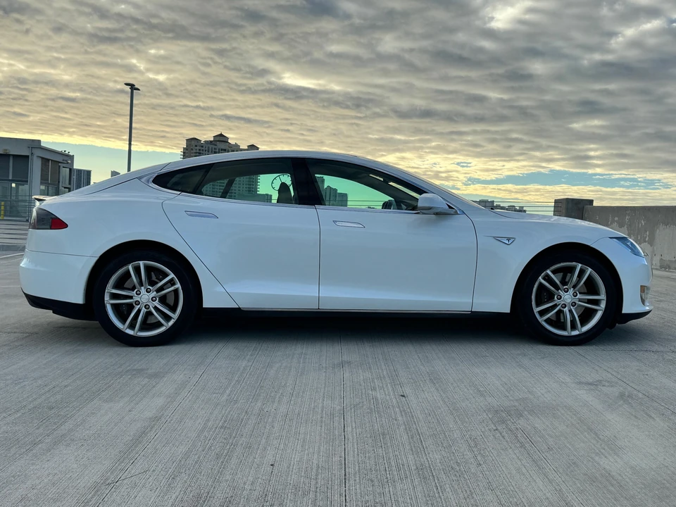 2013 Tesla Model S - Image 22 of 31